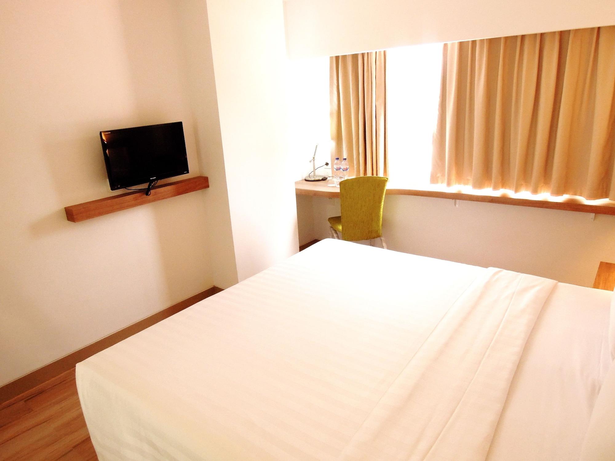 Whiz Hotel Cikini Jakarta Exterior photo